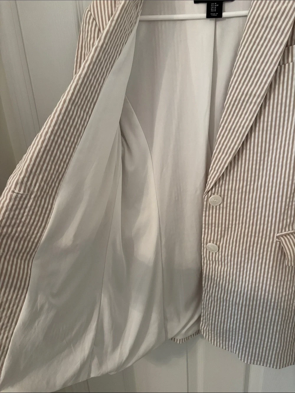 Jones New York Beige and White Striped Seersucker Blazer